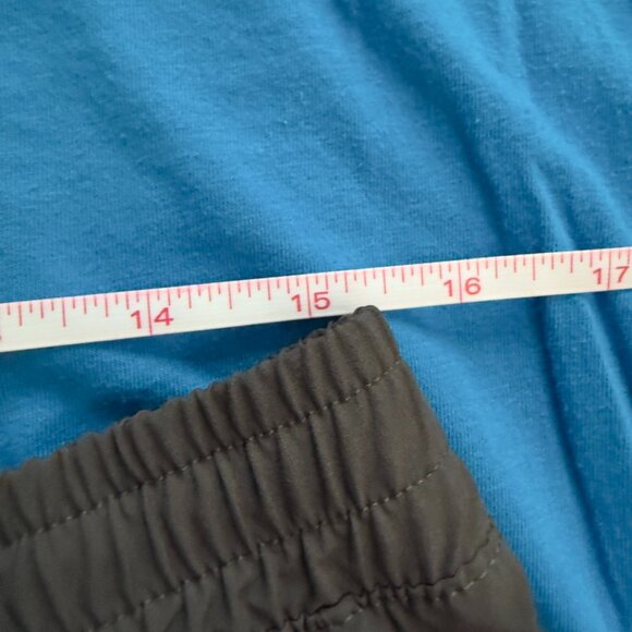 Under Armour “Time to Shine” Tee + Layer 8 Quick-Dry Shorts – Size XL - Picture 12 of 12